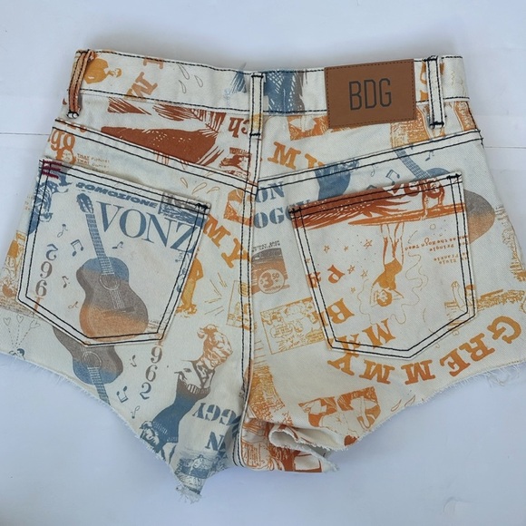 BDG Urban Outfitters Graphic Print Pitched Waist Short Size 27 - Picture 6 of 16
